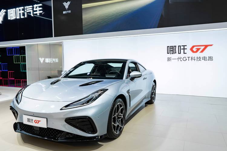 惠州267哪吒汽车在智能汽车领域的表现，领途汽车在新能源汽车市场中的影响力